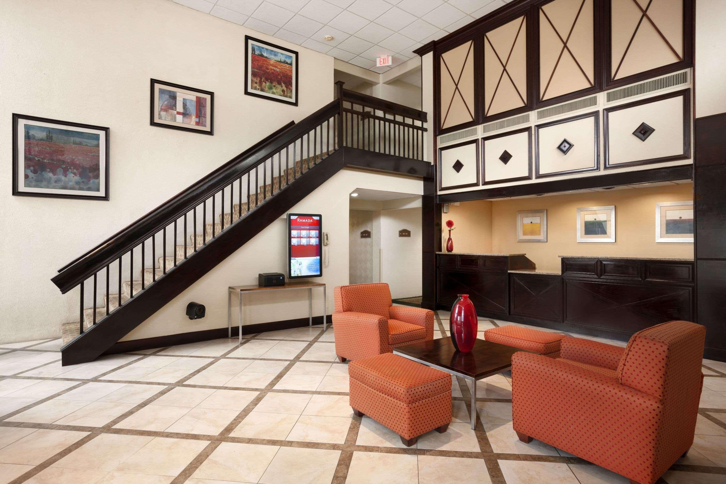 Отель Ramada By Wyndham Newark/Wilmington Экстерьер фото