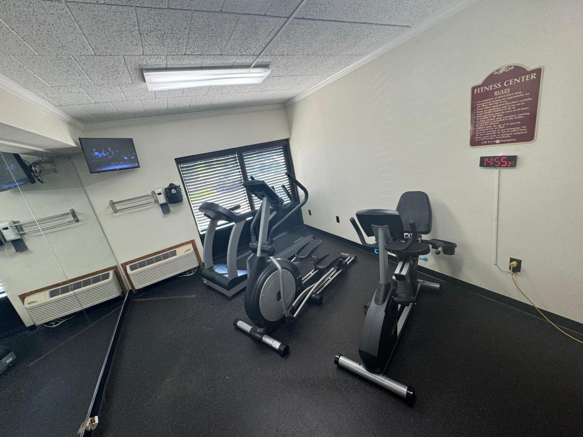 Отель Ramada By Wyndham Newark/Wilmington Экстерьер фото